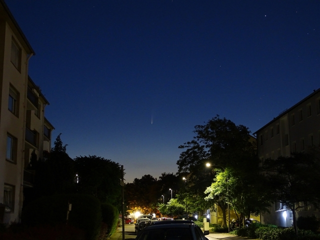 Komet C/2020 F3 (NEOWISE) über Oberursel am 12.07.2020 um 04:03 MESZ